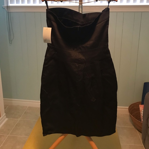 Toronto designer - Strapless cotton dress - Picture 4 of 7